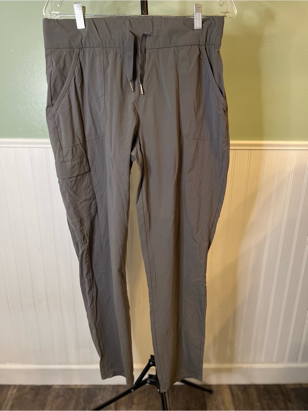Columbia Women's Gray Omni Shield Drawstring Jogger Pants. Size L